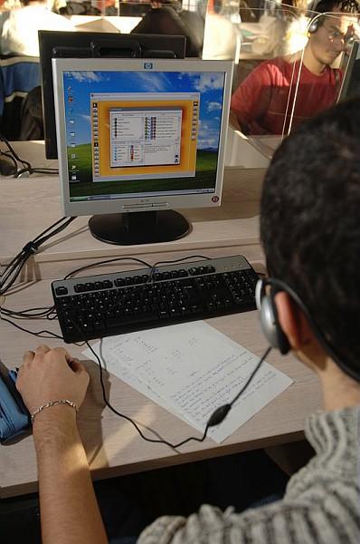 Auditeurs de l'ESCPI au laboratoire de langues